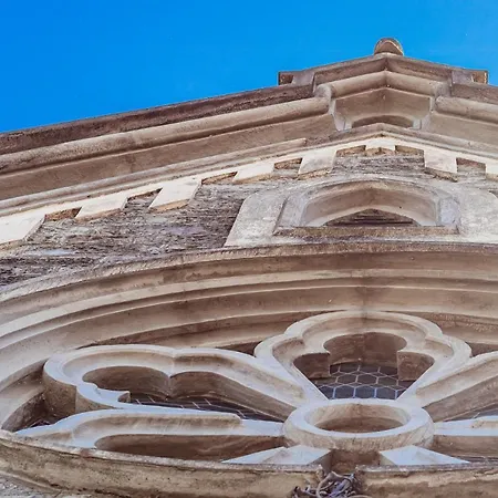 Gothic By Wonderful Italy Daire *